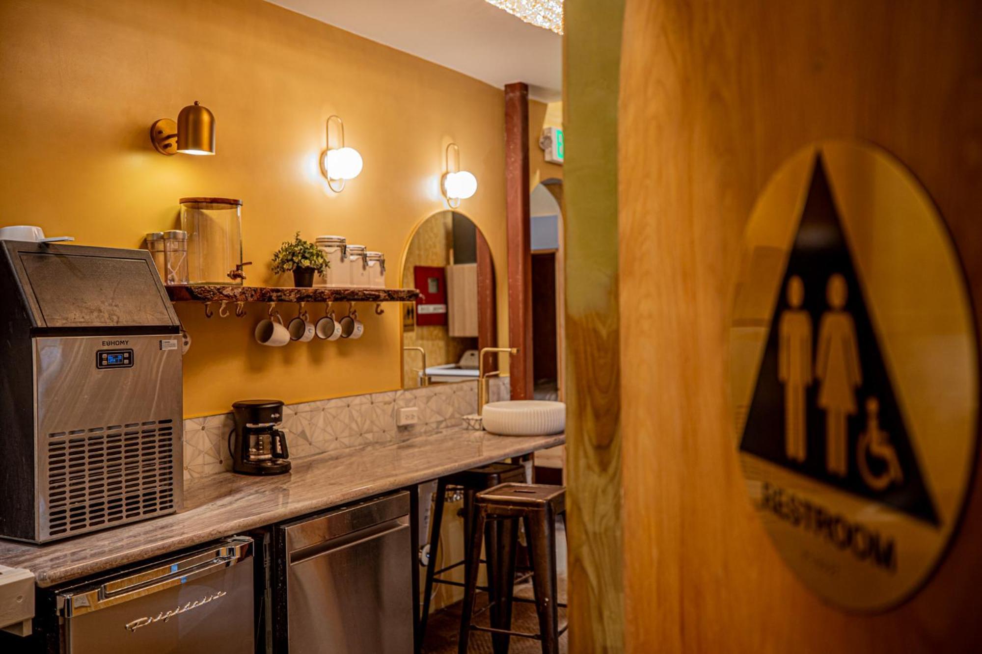 Social Stays - Santa Barbara'S First Hostel On State Street Eksteriør bilde