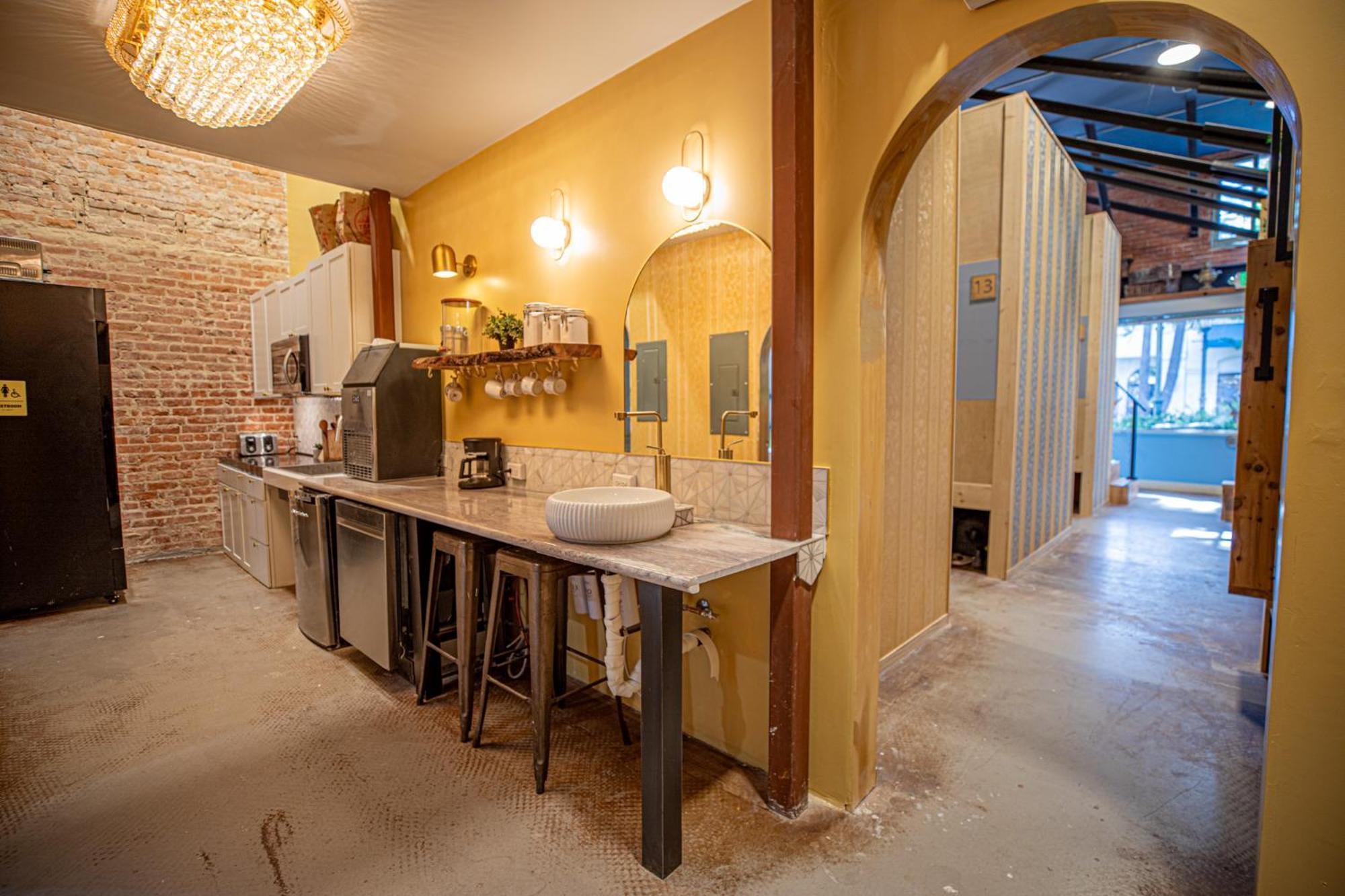Social Stays - Santa Barbara'S First Hostel On State Street Eksteriør bilde