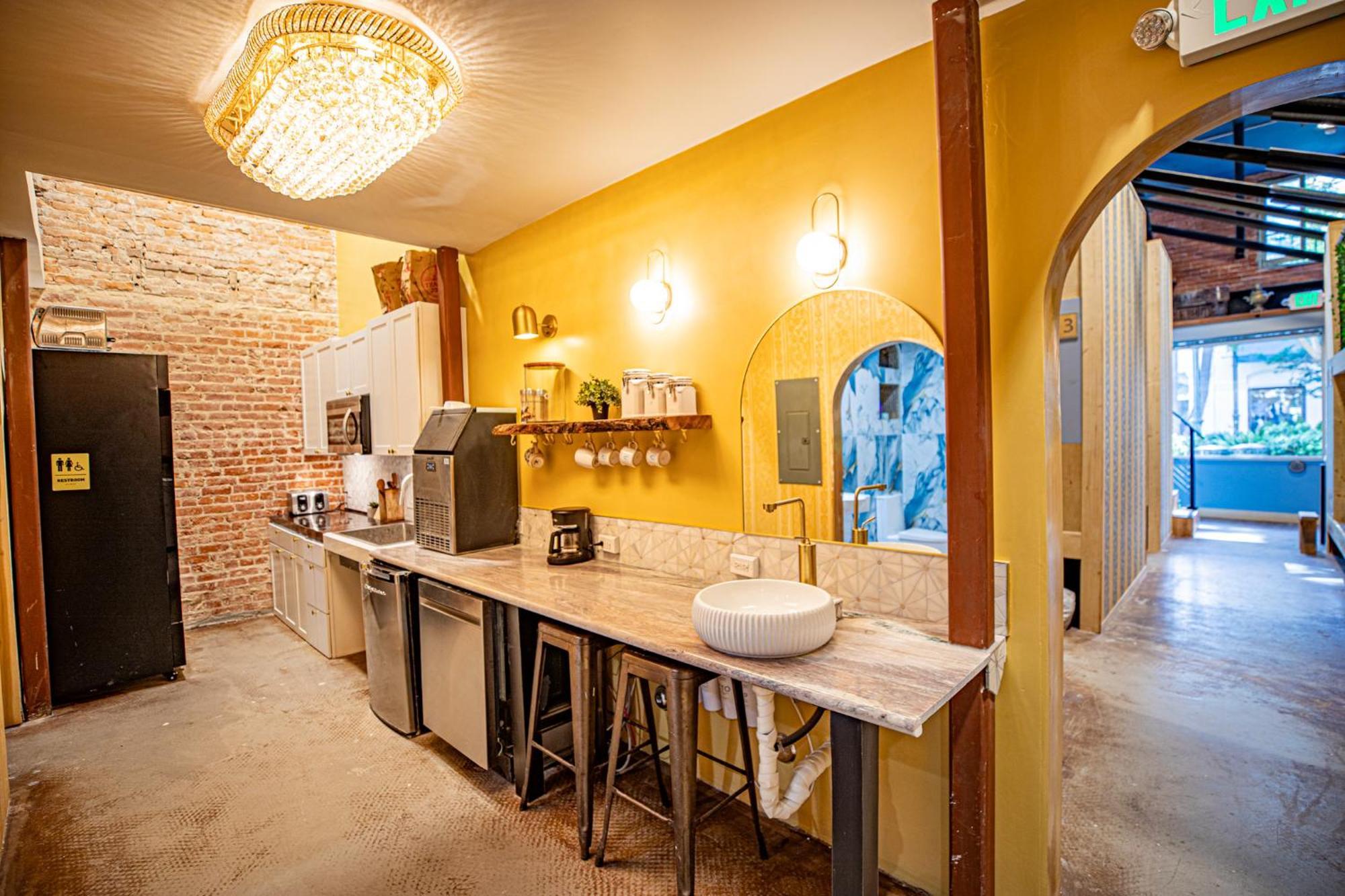 Social Stays - Santa Barbara'S First Hostel On State Street Eksteriør bilde
