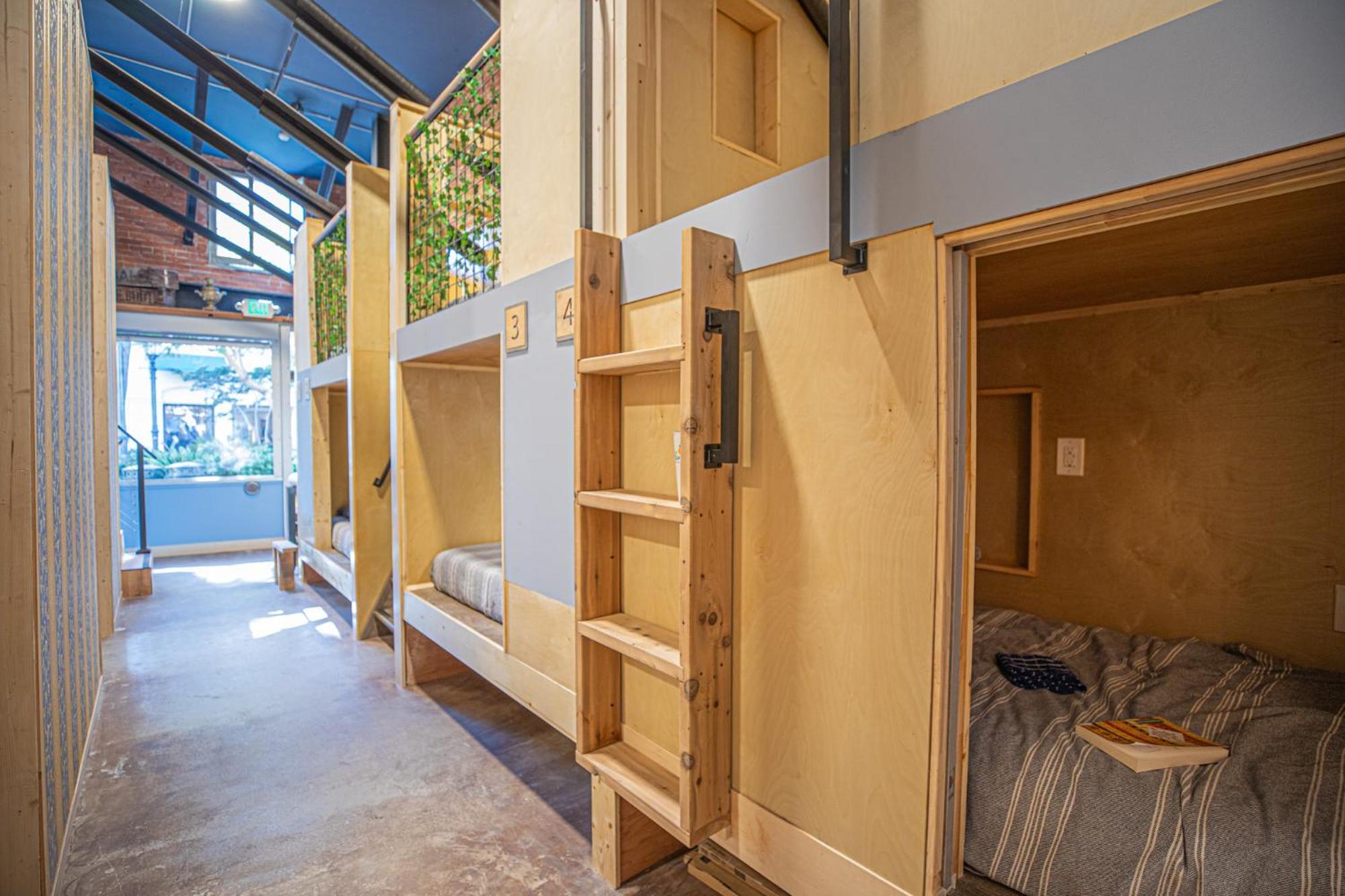 Social Stays - Santa Barbara'S First Hostel On State Street Eksteriør bilde
