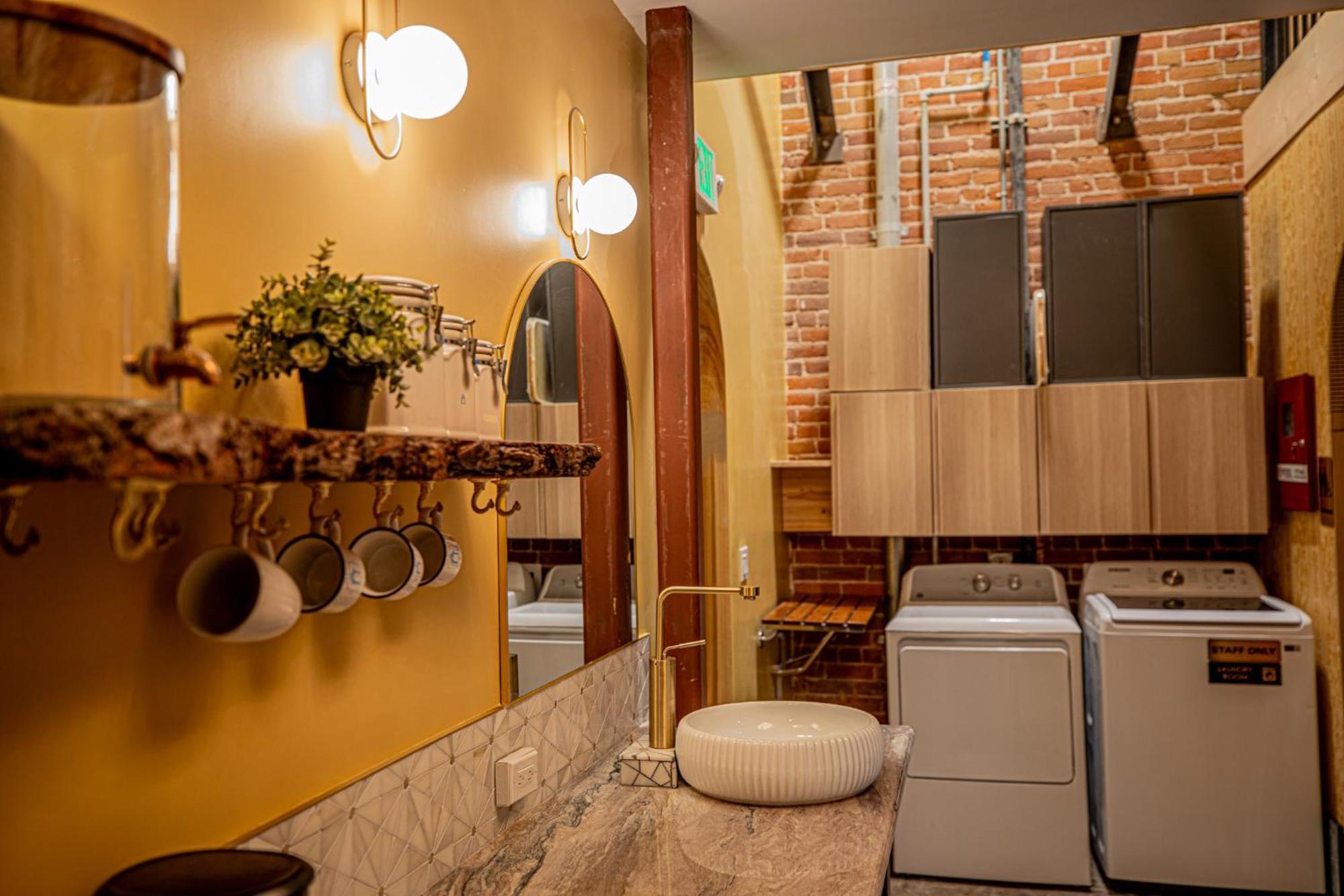 Social Stays - Santa Barbara'S First Hostel On State Street Eksteriør bilde
