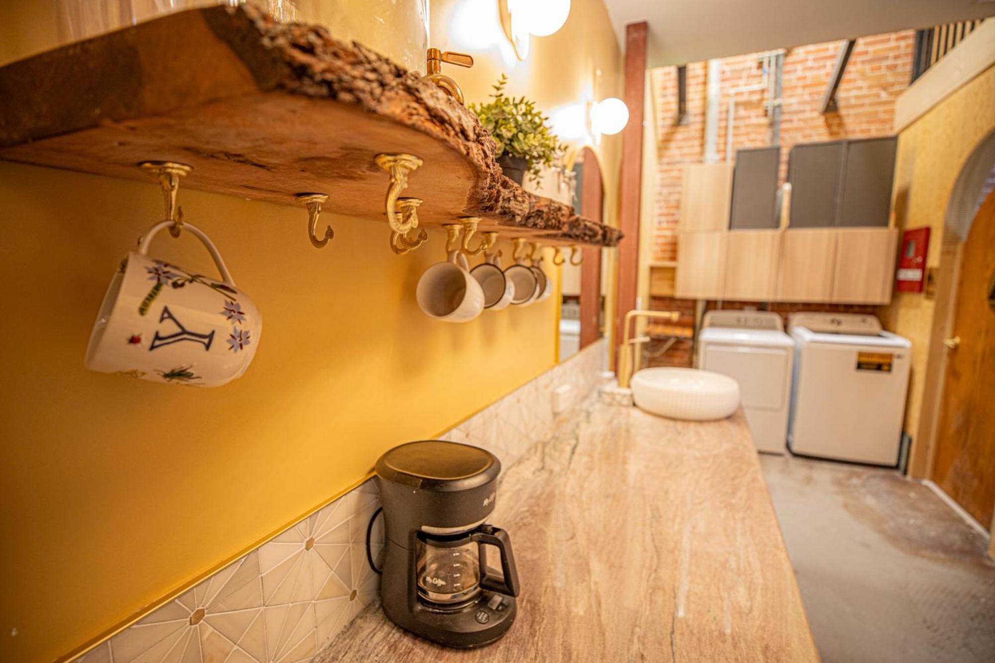 Social Stays - Santa Barbara'S First Hostel On State Street Eksteriør bilde