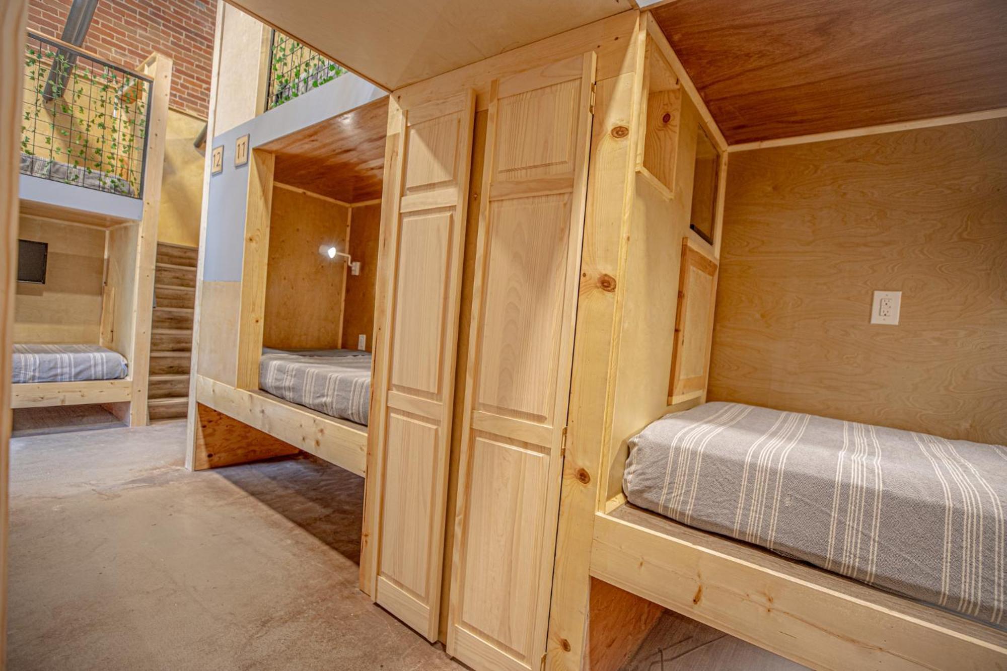 Social Stays - Santa Barbara'S First Hostel On State Street Eksteriør bilde